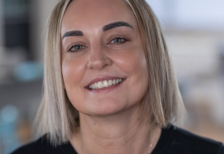 Portrait photo of Helena Thompson